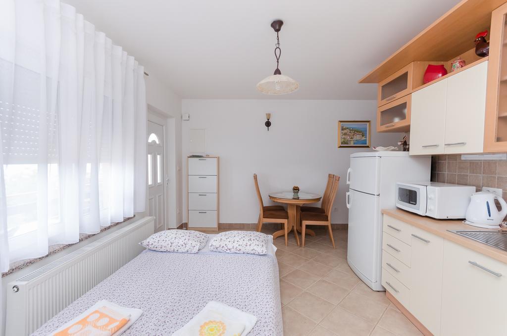 Apartment Zorka Medveja Bagian luar foto