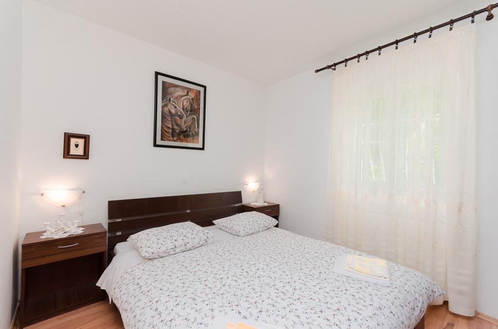 Apartment Zorka Medveja Bagian luar foto